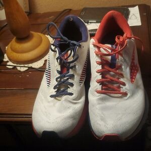 Brooks men launch 7 size 10